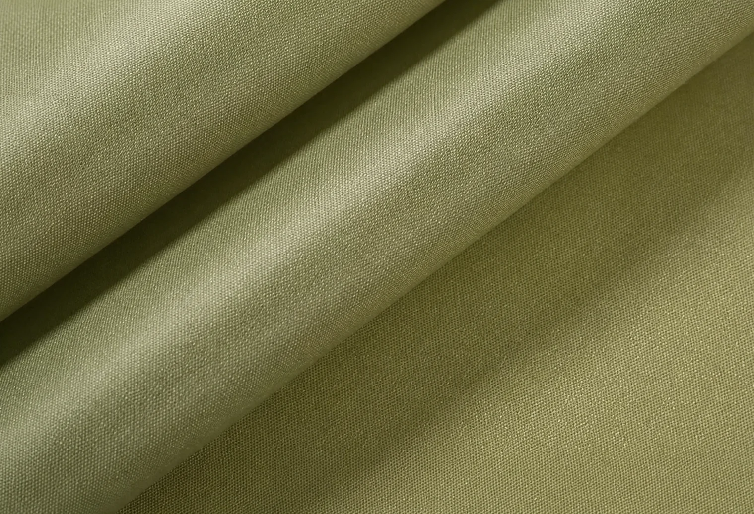 Matte nylon fabric for outdoor equipment manufacturing